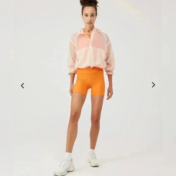 Outdoor Voices Warmup 10” Short in Clementine LIKE NEW - Picture 2 of 6